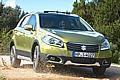 Ob auf Asphalt oder Schotter – beim Suzuki SX4 S-Cross ist der Fahrspaß mit inbegriffen. Foto: Suzuki/dpp-AutoReporter